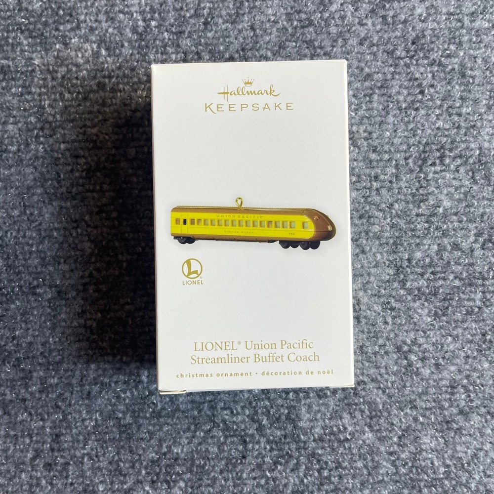 Hallmark 2010 Lionel Union Pacific Streamliner Buffet Coach Ornament QXI2013
